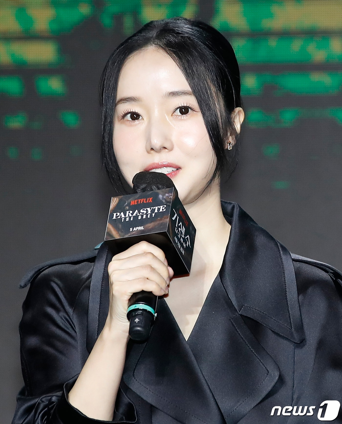 배우 이정현이 26일 서울 서울드래곤시티에서 열린 넷플릭스 시리즈 '기생수: 더 그레이'(극본 연상호, 류용재/연출 연상호) 제작발표회에서인사말을 하고 있다. '기생수:더 그레이'는 인간을 숙주로 삼아 세력을 확장하려는 기생생물들이 등장하자 이를 저지하려는 전담팀 '더 그레이'의 작전이 시작되고, 이 가운데 기생생물과 공생하게 된 인간 '수인(전소니 분)'의 이야기를 그린 작품이다. 2024.3.26/뉴스1 ⓒ News1 권현진 기자