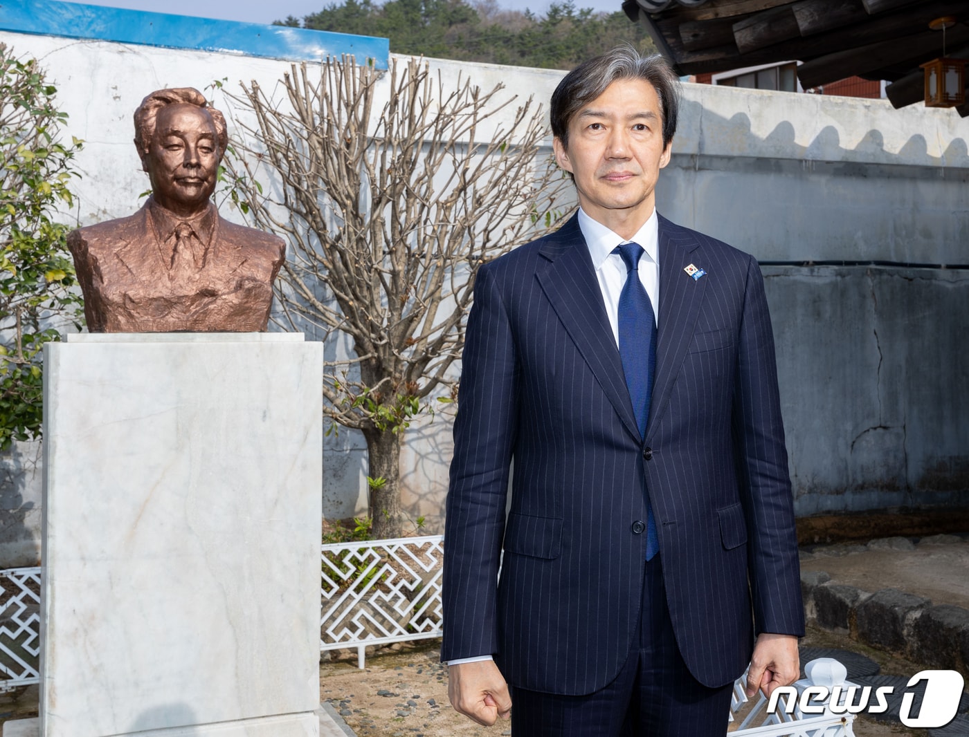 2024년 3월 31일 조국 조국혁신당 대표가 경남 거제시 김영삼 전 대통령 생가를 방문한 모습. (조국혁신당 제공) 2024.3.31/뉴스1 ⓒ News1 송원영 기자