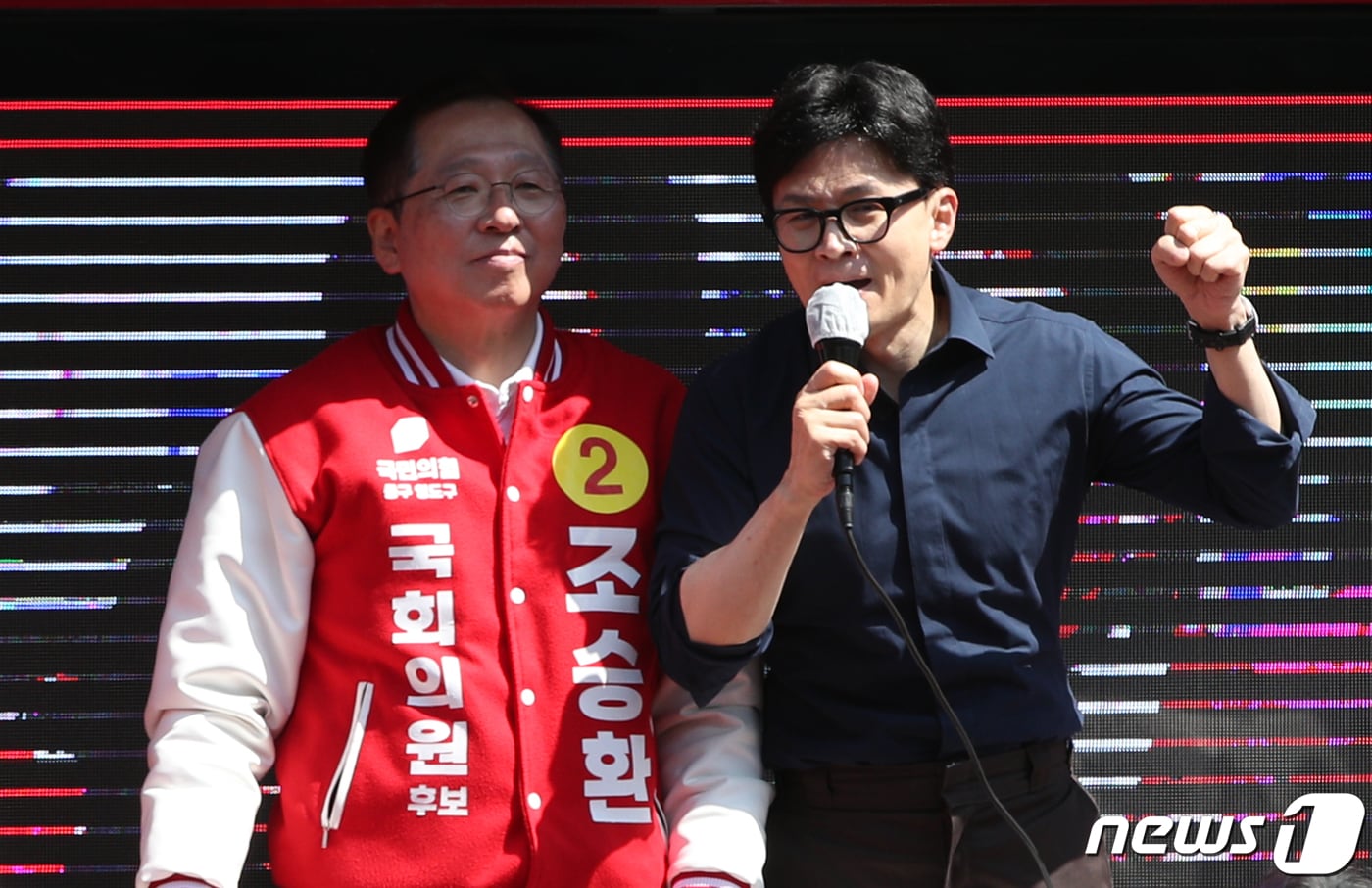 조승환 부산 중구영도구 당선인(왼쪽)과 한동훈 국민의힘 총괄선거대책위원장(공동취재) 2024.4.1/뉴스1 ⓒ News1 임세영 기자