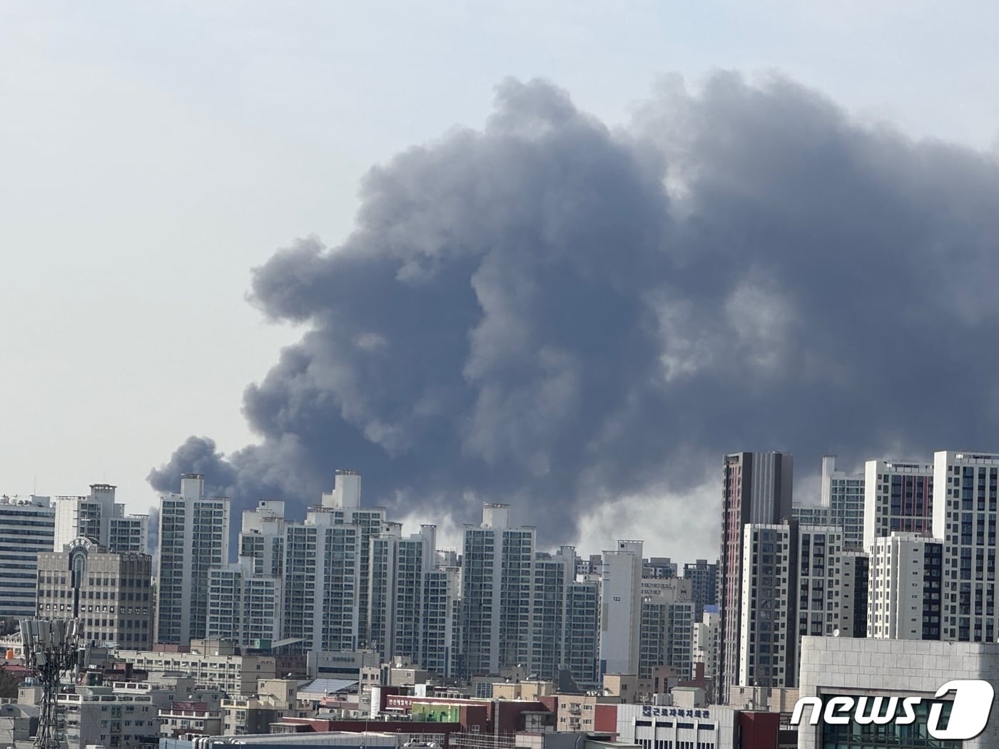  1일 오후 3시56분께 서구 석남동의 한 자동차 부품 공장에서 불이 나 소방 당국이 진화에 나섰다.(독자 제공)/뉴스1