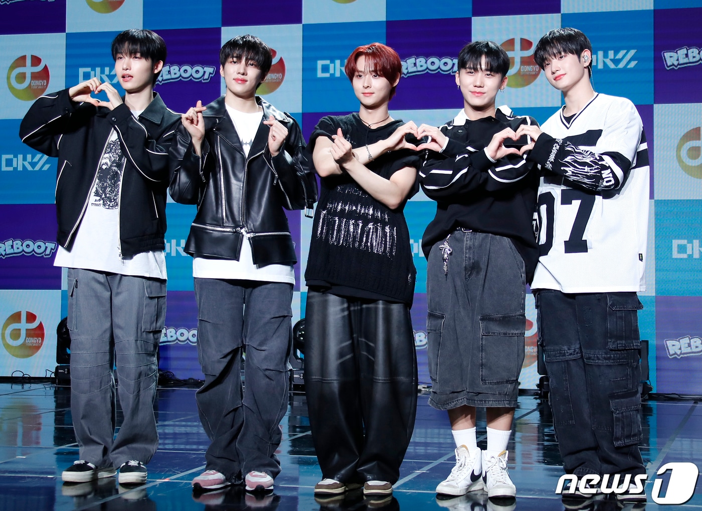 그룹 DKZ(디케이지) 세현(왼쪽부터)과 재찬, 민규, 종형, 기석 ⓒ 뉴스1 권현진 기자