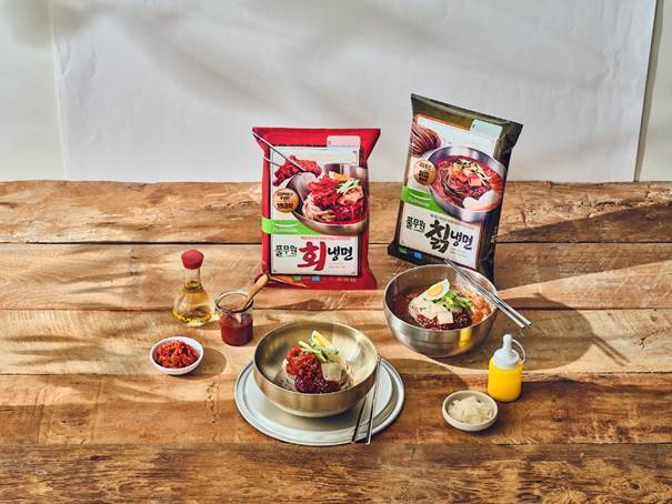 풀무원이 출시한 회냉면·칡냉면.(풀무원식품 제공)