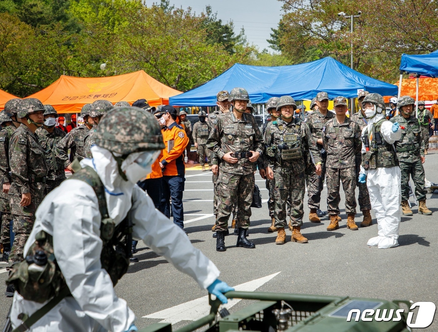 김명수 합동참모본부 의장이 18일 부산·울산권역에서 시행 중인 2024년 첫 화랑훈련 현장을 점검하고 있다. &#40;합동참모본부 제공&#41; 2024.4.18/뉴스1