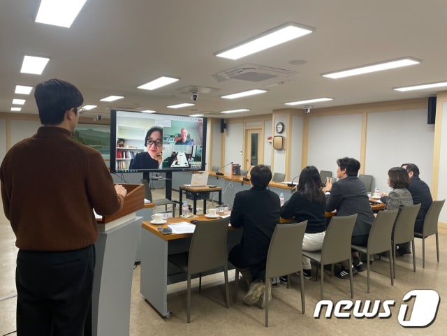 지난 2월 대구 수성구와 자매도시인 호주 틀랙타운시가 온라인으로 &#39;코리아 수성 가든&#39; 조성 방안에 대해 논의하고 있다.&#40;대구 수성구 제공&#41;