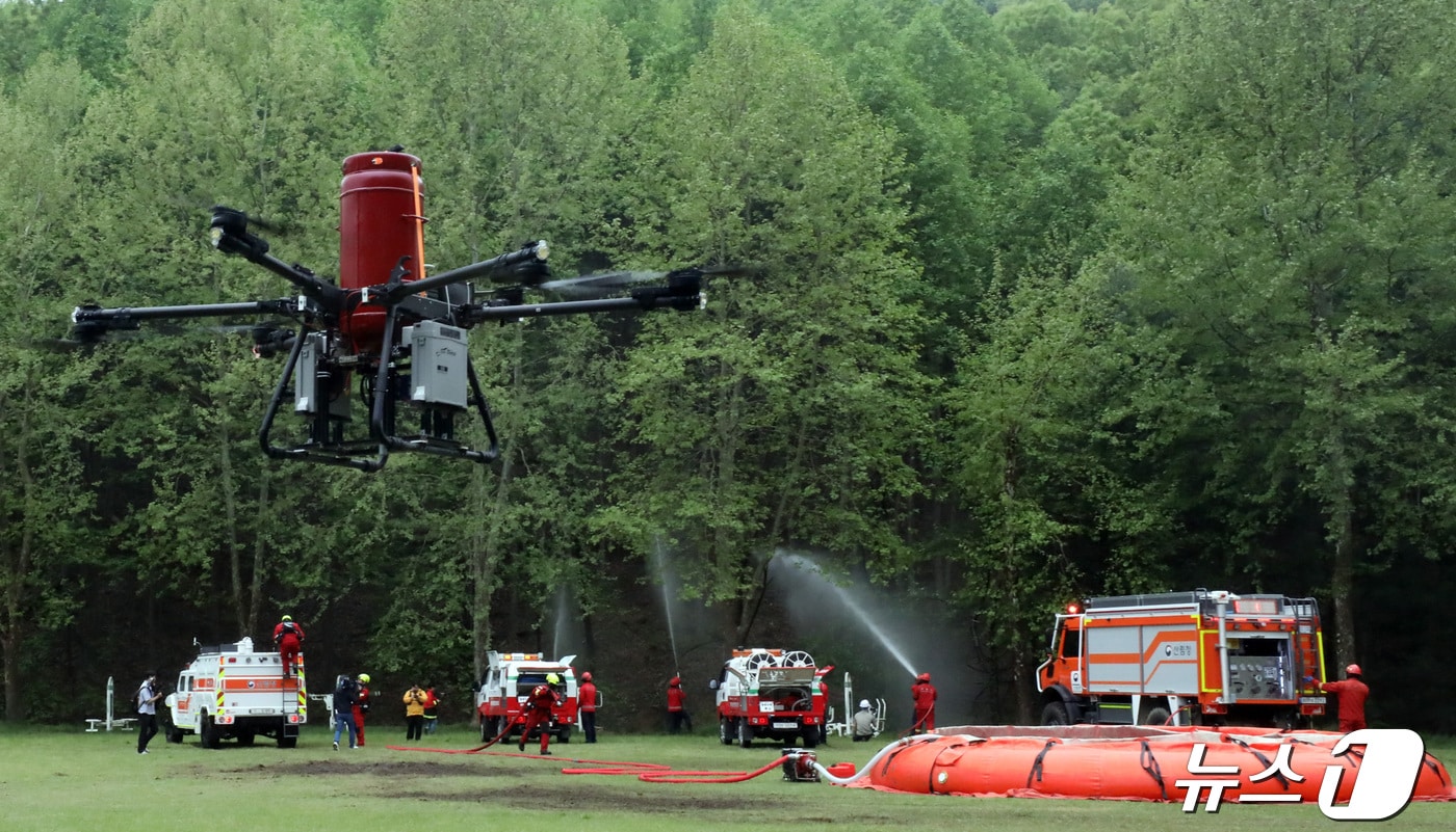 훈련에 투입된 산불진화용 드론.(뉴스1  자료, 재판매 및 DB금지) ⓒ News1 김기남 기자