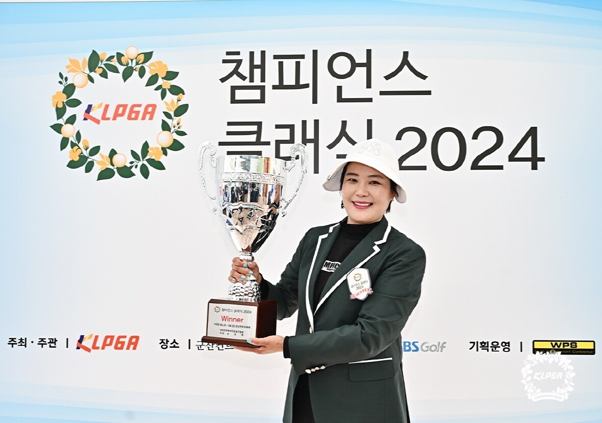  한국여자프로골프(KLPGA)투어에서 2승을 올린 최혜정(40)이 챔피언스투어 데뷔전에서 정상에 올랐다. (KLPGA 제공)