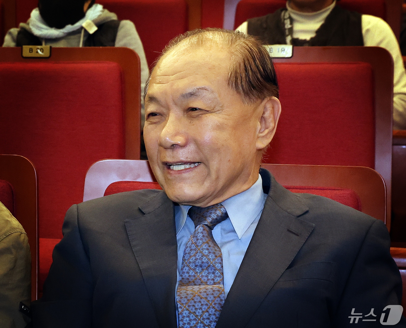 황우여 전 새누리당(국민의힘 전신)대표가 20일 오후 서울 여의도 국회 도서관에서 열린 하태경 의원의 '여의도 렉카' 출판기념회에 참석하고 있다. 2023.11.20/뉴스1 ⓒ News1 송원영 기자