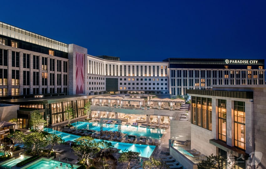 인천 영종도에 위치한 복합리조트 파라다이스시티 전경  / 뉴스1