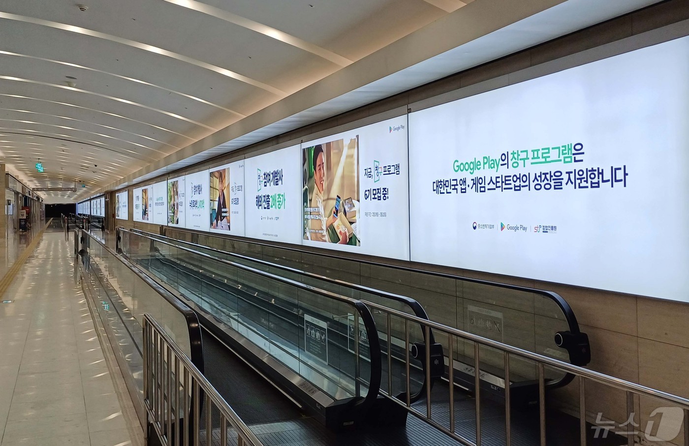 IFC몰 무빙워크 파노라마200 전경(이노션 제공)