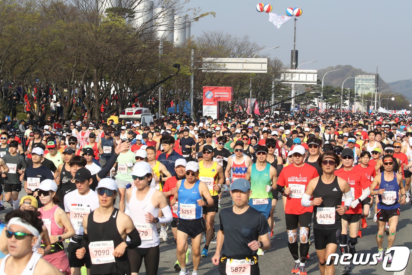 '2025 대구국제마라톤대회'가 4만여명이 참가하는 역대 최대 규모로 열린다. 사진은 지난해 대구 수성구 대구스타디움 일원에서 열린 '2024 대구마라톤대회' 모습. 2024.4.7/뉴스1 ⓒ News1 공정식 기자