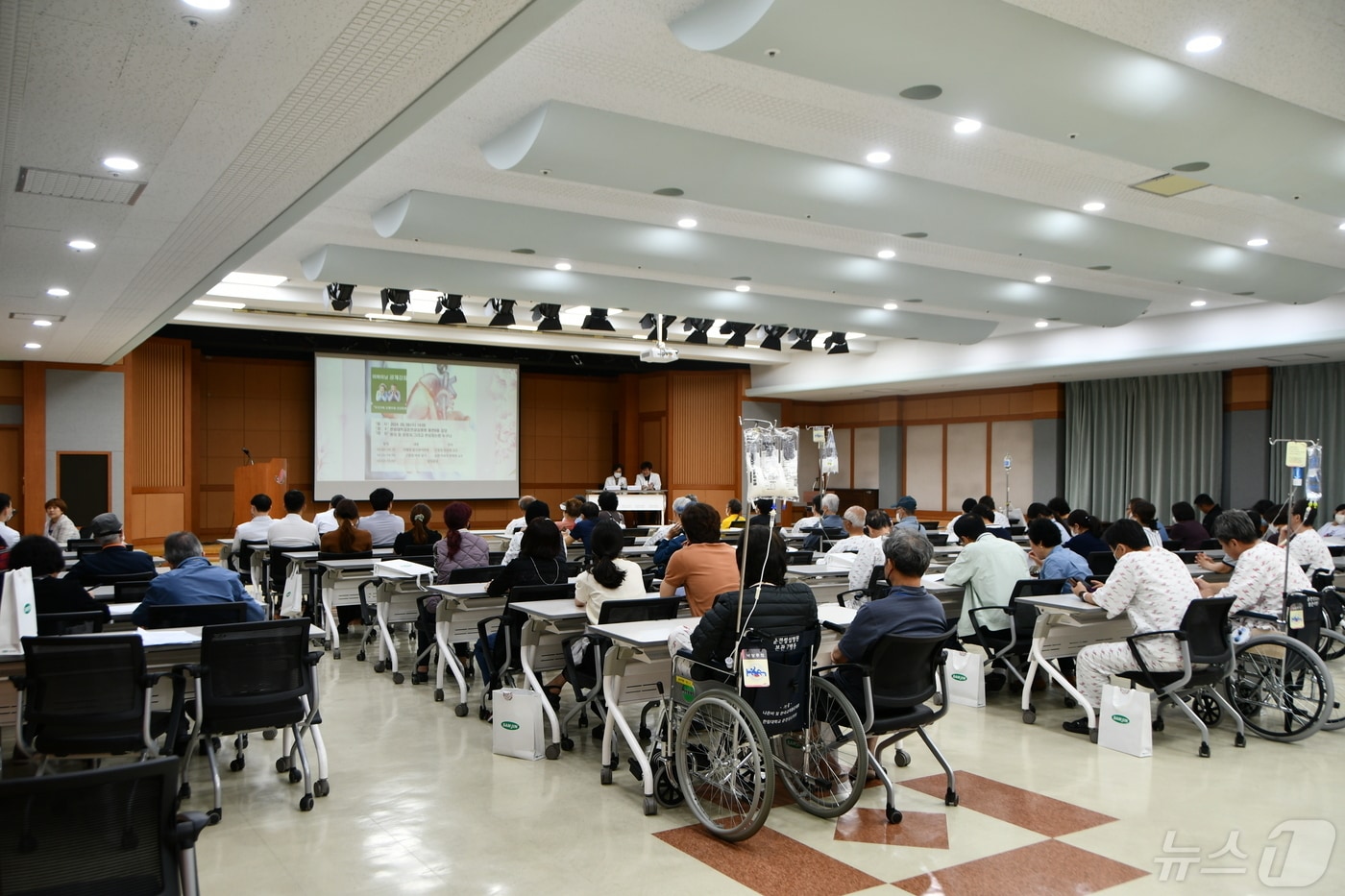 한림대 춘천성심병원은 최근 병원에서 ‘우리 가족 오래오래 건강하게’라는 주제의 무료 건강강좌를 개최했다.(한림대 춘천성심병원 제공)/뉴스1