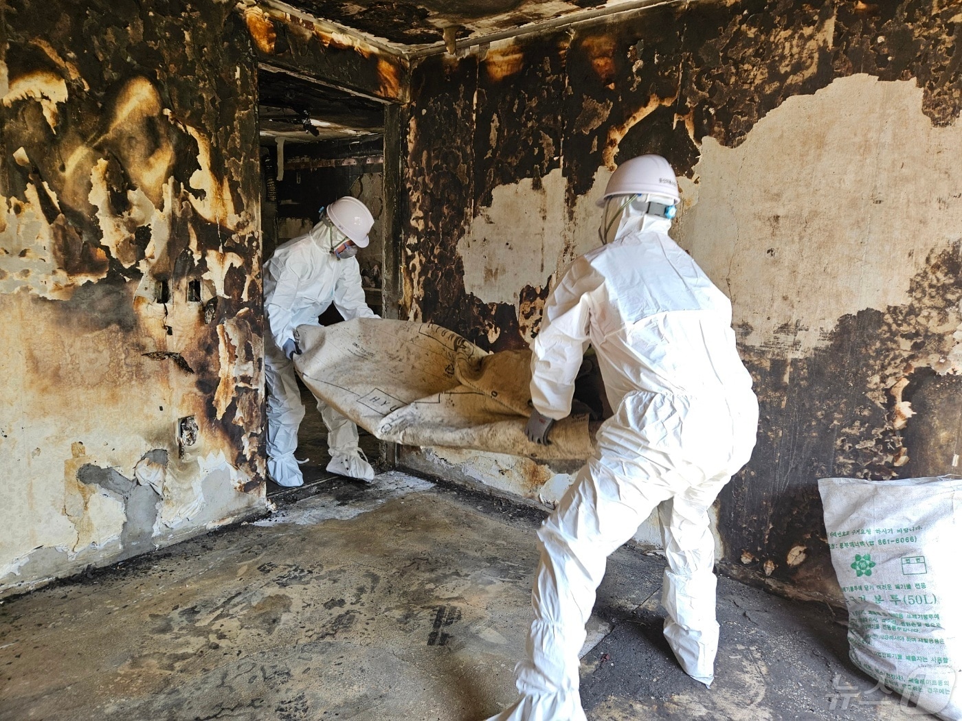 화재 피해 가구 복구 활동 모습. (대전시 제공) 2024.5.14/뉴스1 ⓒ News1 김기태 기자