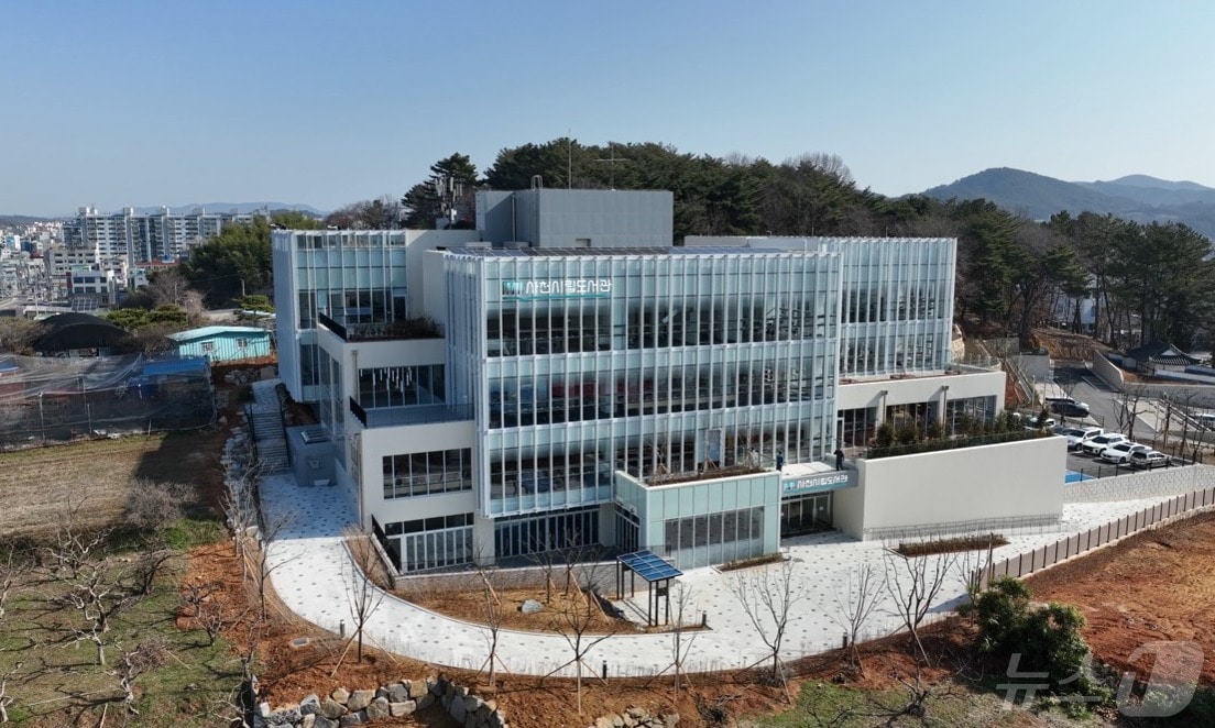 사천시립도서관 전경.(사천시 제공)