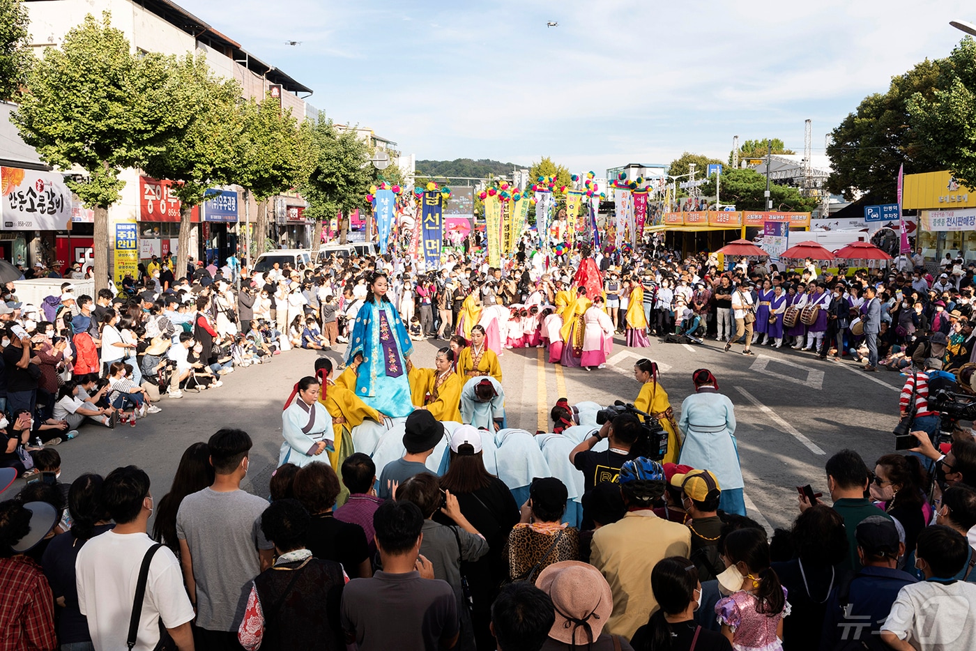 지난해 차전장국 노국공주 축제에서 노국공주의 놋다리밟기 한장면&#40;안동시 제공&#41;2024.5.2/뉴스1