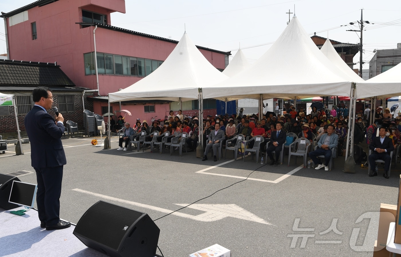 전북자치도 완주군은 봉동읍 생강골시장에서 &#39;2024 대한민국 동행 축제&#39; 개막식을 가졌다고 20일 밝혔다.&#40;완주군 제공&#41;2024.5.20/뉴스1