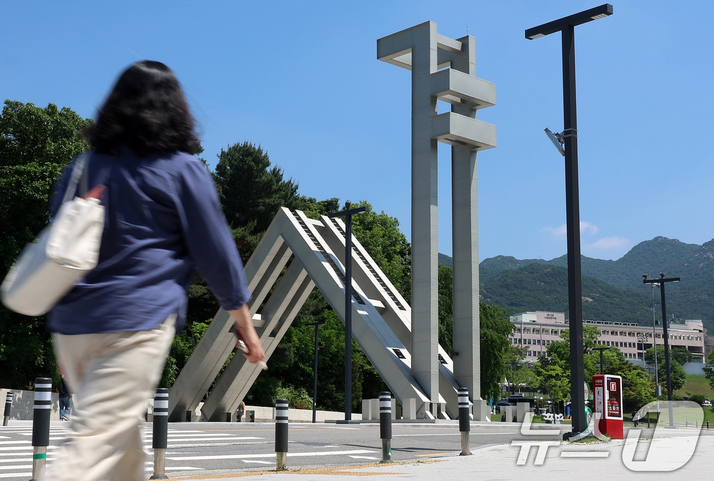 사진은 이날 오후 서울 관악구 서울대학교 정문의 모습. 2024.5.21/뉴스1 ⓒ News1 김진환 기자