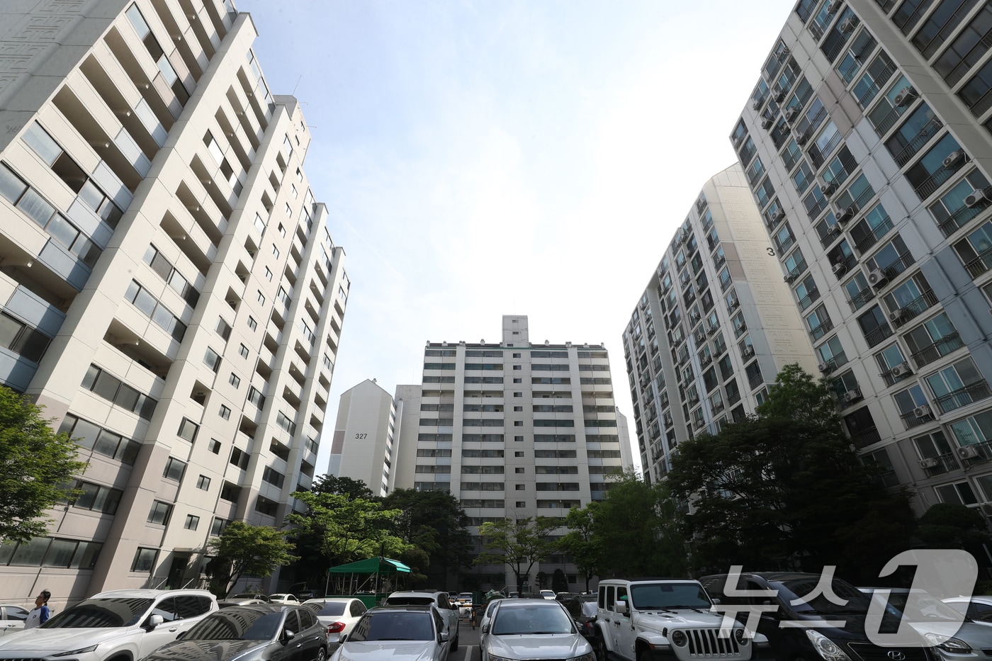 1기 신도시 정비 선도지구 선정계획을 발표한 22일 오후 경기 성남시 분당구에 아파트들이 밀집해 있다. /뉴스1 ⓒ News1 김영운 기자