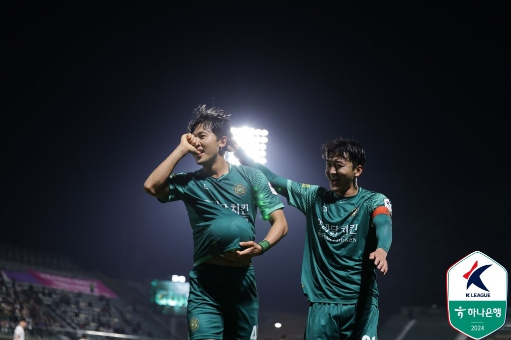 K리그2 김포FC가 22일 성남FC를 2-1로 꺾고 3연승을 질주했다. &#40;한국프로축구연맹 제공&#41;