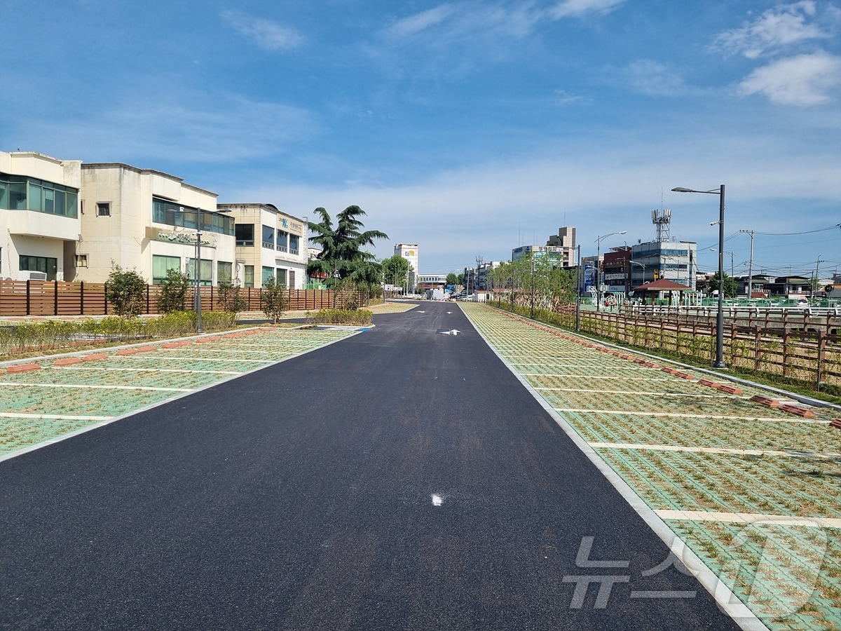 대구국제공항 옆 '공항2공영주차장'이 확장 공사를 완료하고 24일 재개장했다. (대구시 제공)/뉴스1