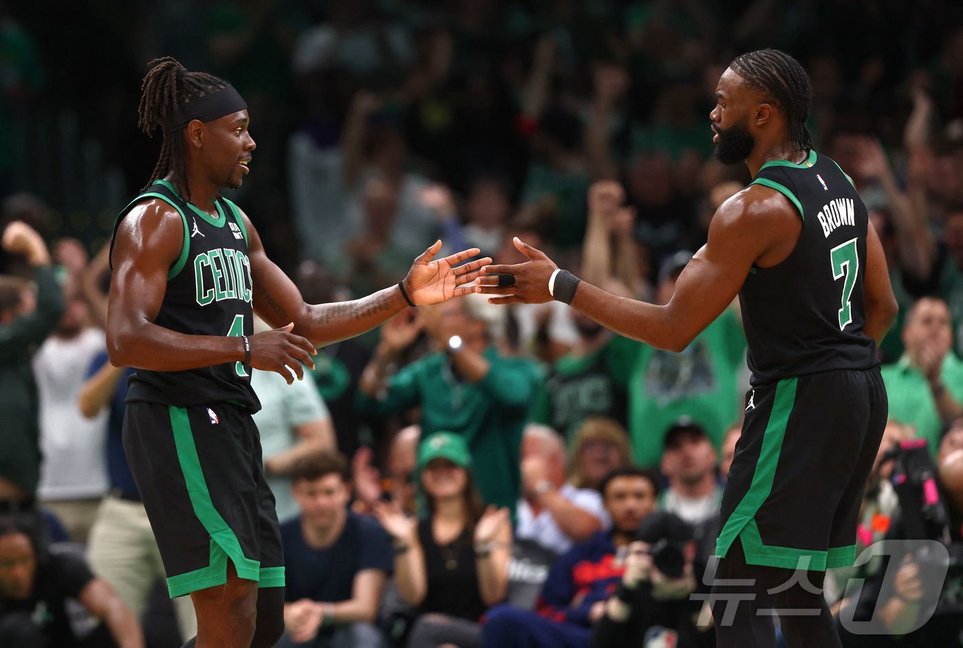 NBA 정규리그 동부콘퍼런스 1위 보스턴 셀틱스가 콘퍼런스 결승에서 인디애나 페이서스에 2연승을 달렸다. ⓒ AFP=뉴스1