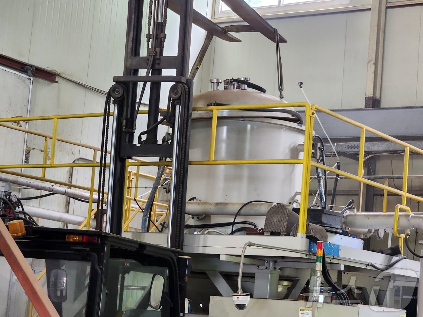 24일 오전 10시 18분쯤 충북 청주시 청원구 오창읍 여천리의 한 단열재 제조공장에서 폭발사고가 발생해 작업자 2명이 2도 화상을 입었다.(청주동부소방서 제공)2024.5.24/ 뉴스1