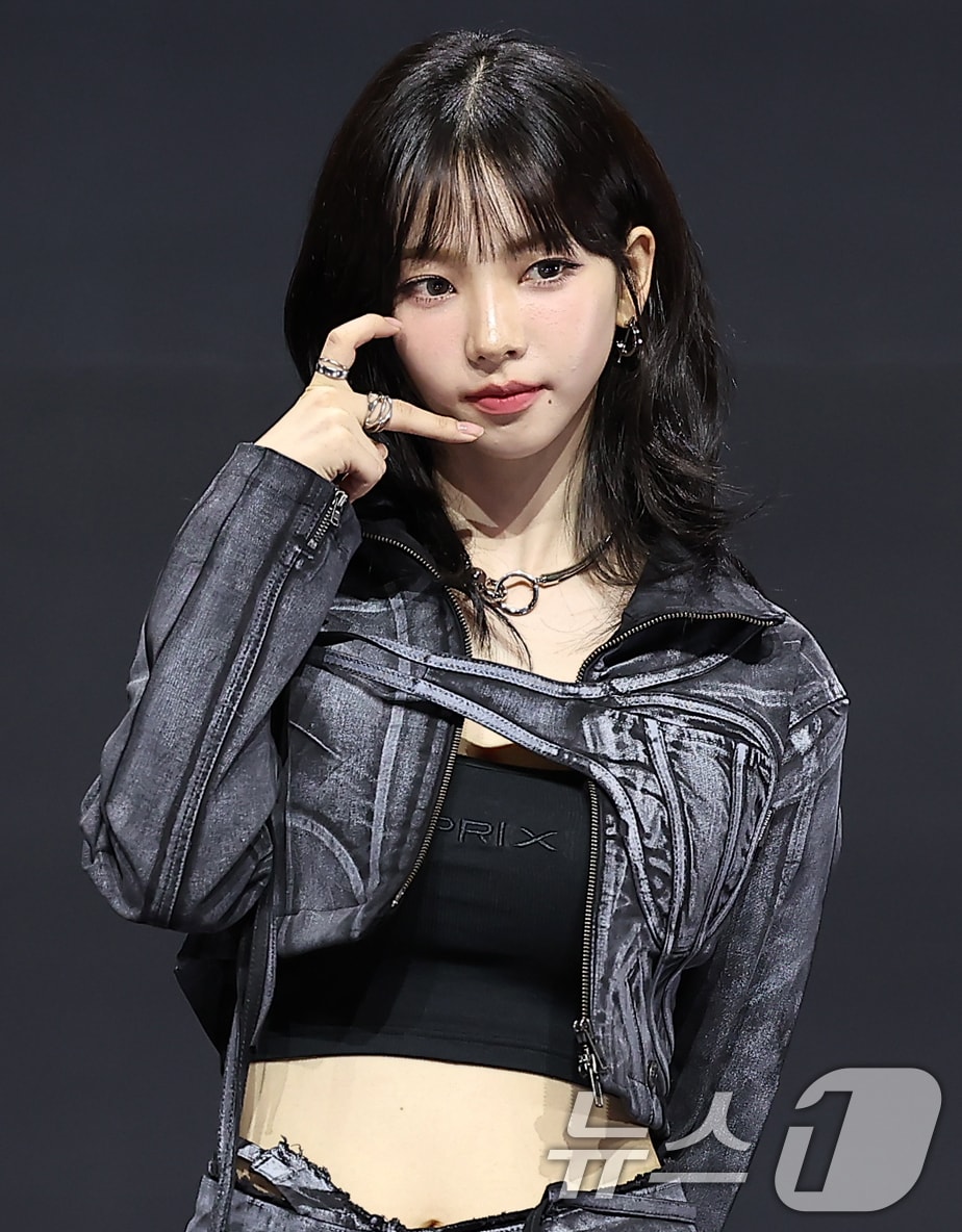 걸그룹 에스파의 카리나가 27일 오후 서울 용산구 한남동 블루스퀘어 마스터카드홀에서 열린 첫 정규 앨범 ‘Armageddon’(아마겟돈) 발매 기념 쇼케이스에서 포즈를 취하고 있다. 2024.5.27/뉴스1 ⓒ News1 김진환 기자