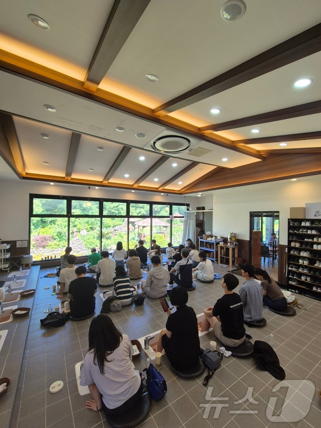 경남교육청이 제주도 모처에서 무고성 아동학대 신고피해 교원 치유연수를 진행하고 있다.(경남교육청 제공)