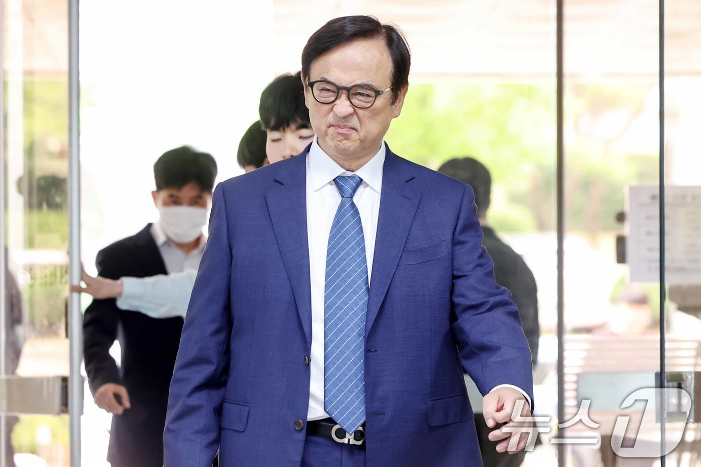 검찰, '삼성전자 기밀 유출' 안승호 전 부사장 징역 7년 구형 - 뉴스 썸네일 이미지