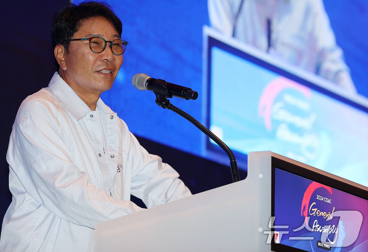 이수만 SM엔터테인먼트 전 총괄 프로듀서가 30일 오전 서울 영등포구 여의도 콘래드호텔에서 열린 국제저작권관리단체연맹(CISAC) 세계총회에 참석해 기조연설을 하고 있다. 2024.5.30/뉴스1 ⓒ News1 김진환 기자