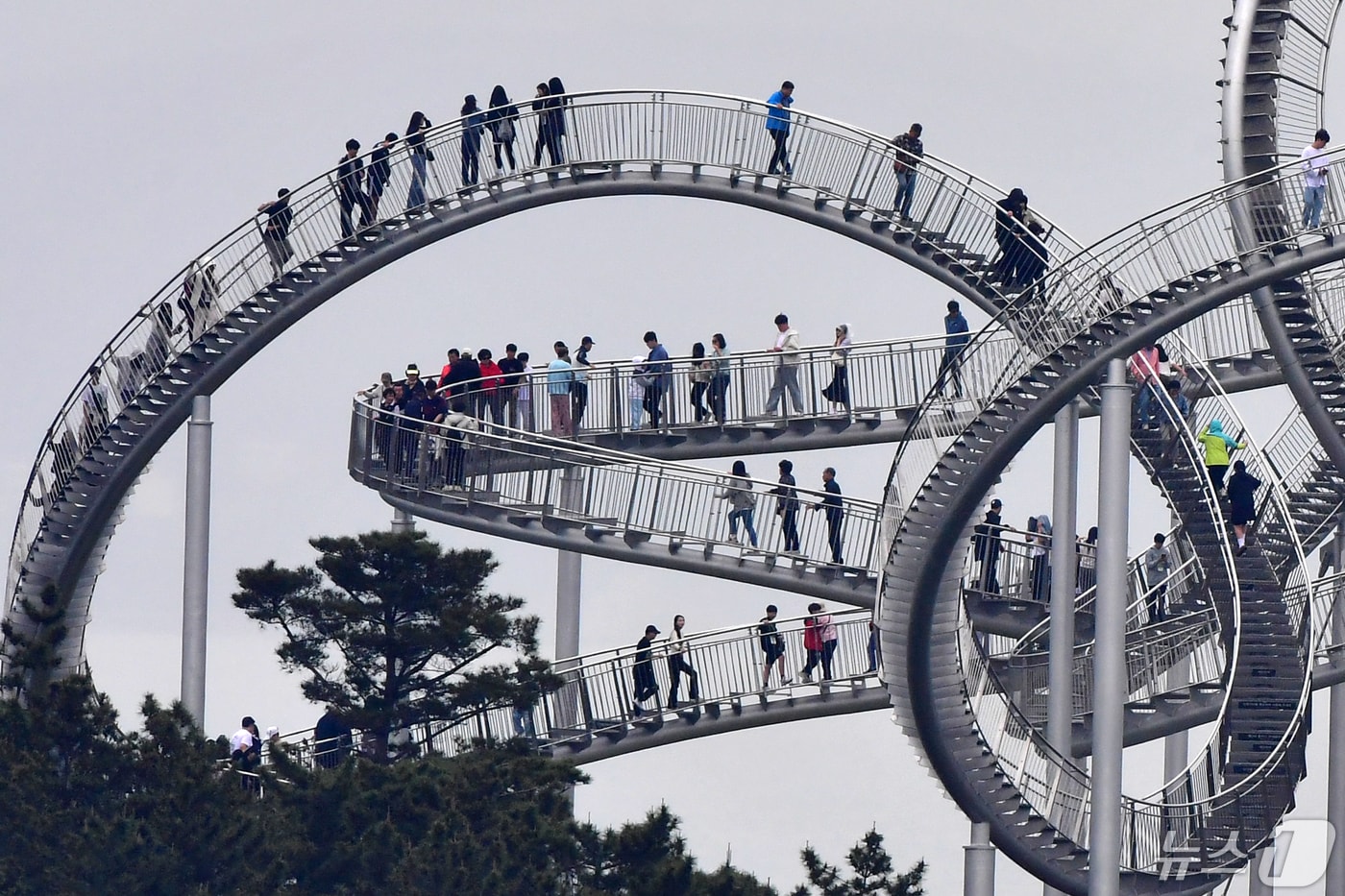 경북 포항시 북구 환여동 스페이스 워크에서 가족나들이객들이 즐거운 시간을 보내고 있는 모습. (뉴스1 자료) ⓒ News1 최창호 기자
