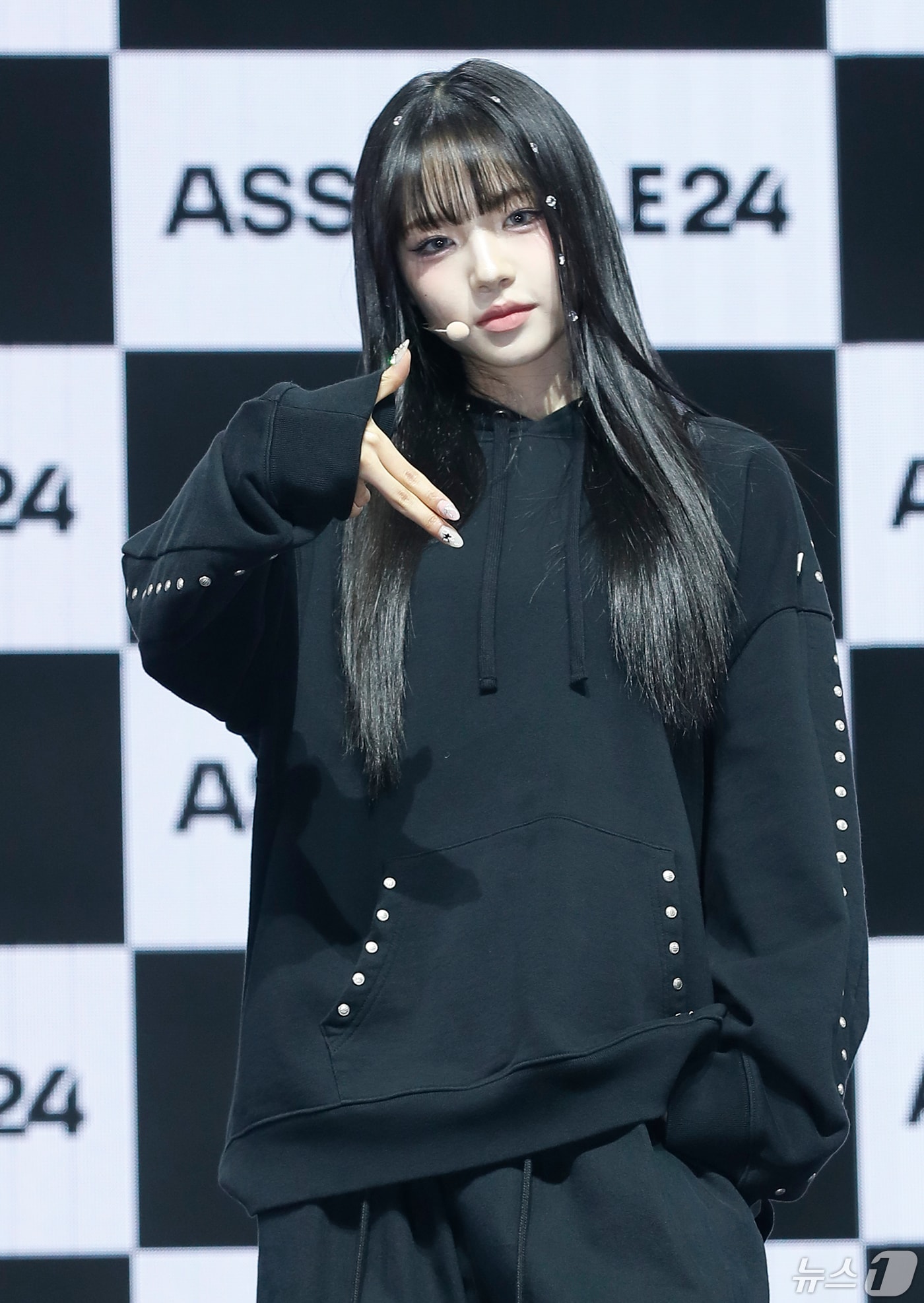 그룹 트리플에스(tripleS) 김채원이 8일 오후 서울 광진구의 예스24라이브홀에서 가진 정규 앨범 'ASSEMBLE24(어셈블24)' 쇼케이스에서 포즈를 취하고 있다. 2024.5.8./뉴스1 ⓒ News1 권현진 기자