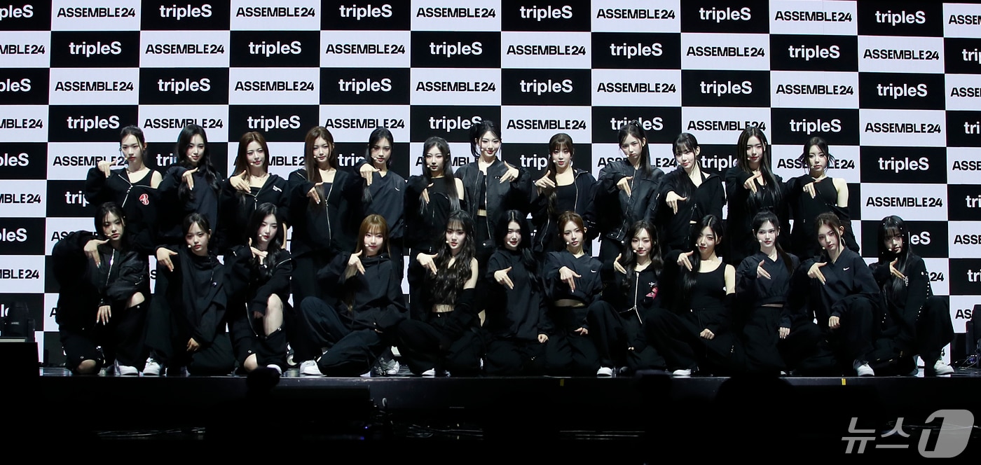 그룹 트리플에스(tripleS)가 8일 오후 서울 광진구의 예스24라이브홀에서 가진 정규 앨범 'ASSEMBLE24(어셈블24)' 쇼케이스에서 포즈를 취하고 있다. 2024.5.8./뉴스1 ⓒ News1 권현진 기자