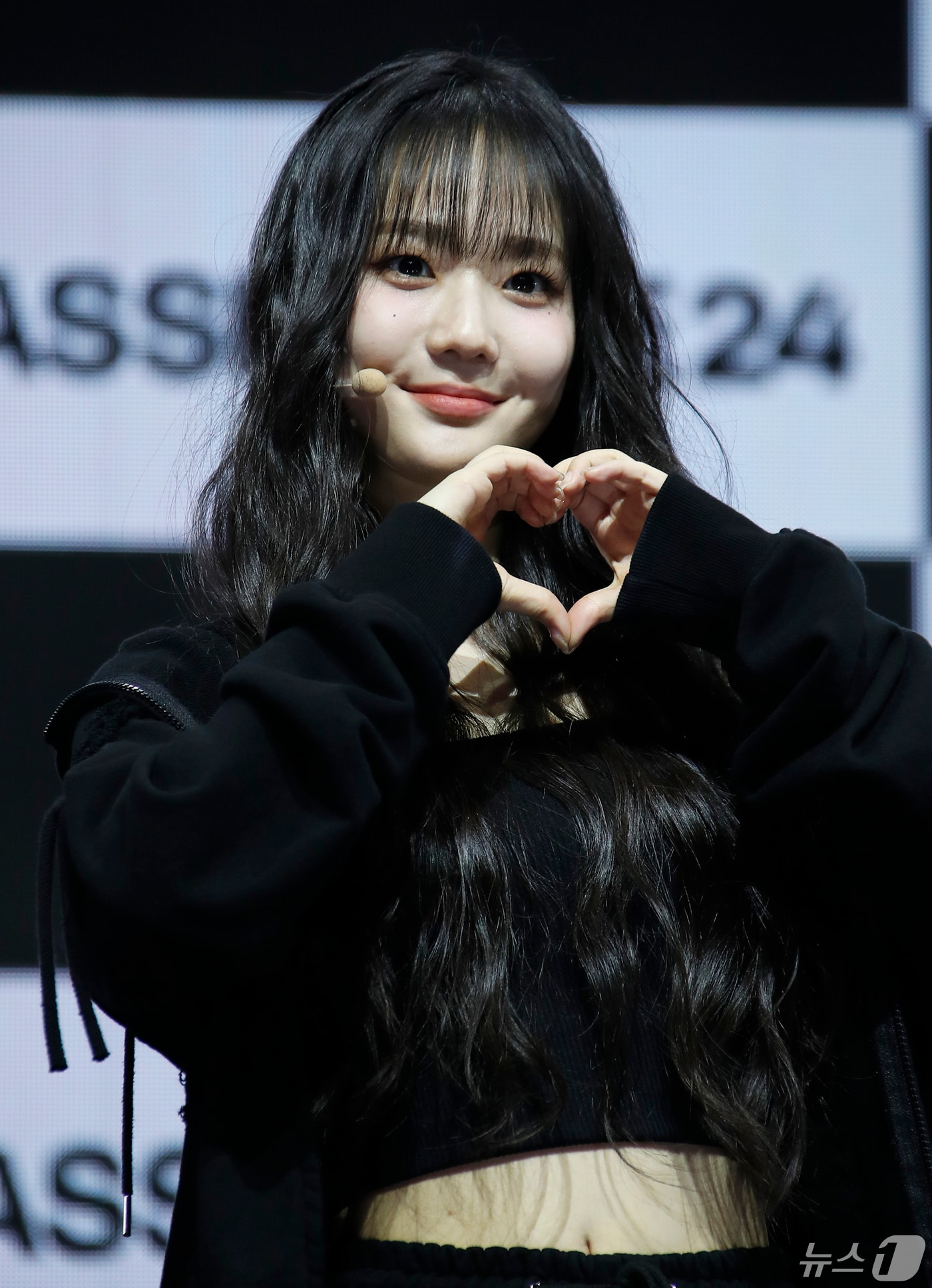 그룹 트리플에스(tripleS) 윤서연이 8일 오후 서울 광진구의 예스24라이브홀에서 가진 정규 앨범 'ASSEMBLE24(어셈블24)' 쇼케이스에서 포즈를 취하고 있다. 2024.5.8./뉴스1 ⓒ News1 권현진 기자