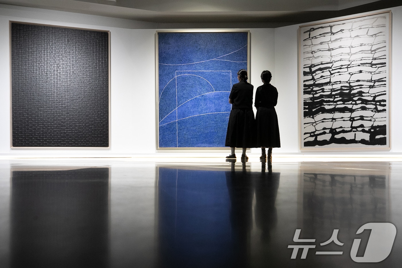 한국 그림 경매 역사 쓴 김환기 '130억' 작품, 경매에 나올까 - 뉴스 썸네일 이미지