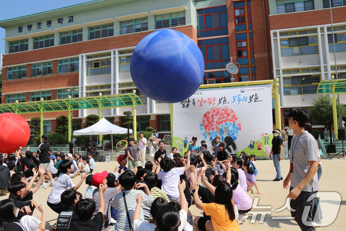 국가보훈부 광주지방보훈청이 13일 월봉초등학교에서 &#39;보훈새싹과 함께하는 FUN&FUNG페스티벌&#39; 행사를 실시하고 있다.&#40;광주지방보훈청 제공&#41;2024.6.13/뉴스1 