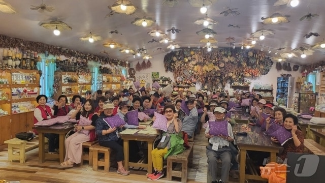  강북구 여성연합회, 홀몸 어르신 대상 나들이 진행&#40;강북구 제공&#41;