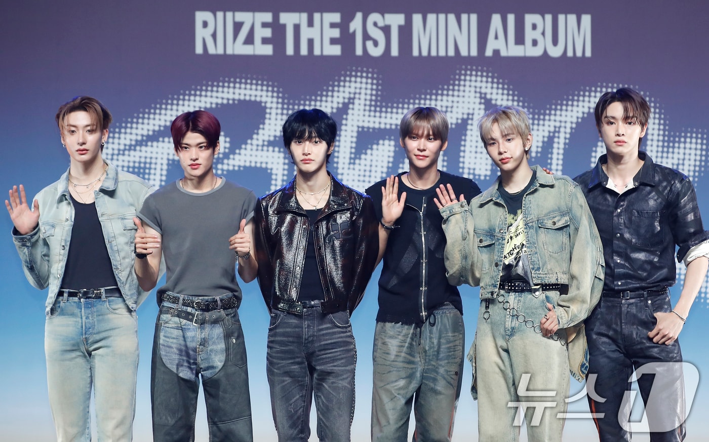 그룹 라이즈의 앤톤(왼쪽부터)과 소희, 원빈, 은찬, 쇼타로, 성찬 ⓒ News1