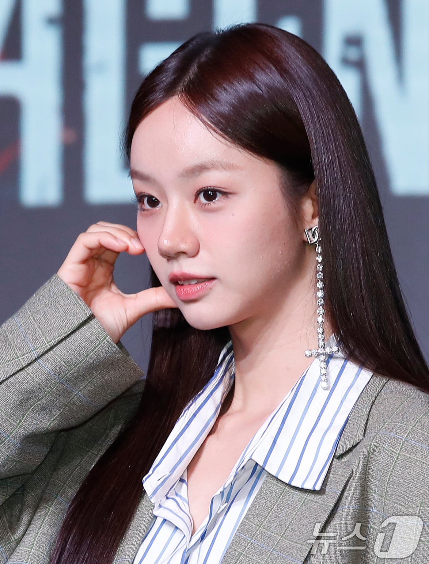 배우 혜리가 18일 서울 마포구 호텔 나루 서울 엠갤러리에서 열린 넷플릭스 오리지널 예능 '미스터리 수사단' 제작발표회에서 포즈를 취하고 있다. '미스터리 수사단'은 과학적으로 설명할 수 없는 기묘한 사건들을 추적하고 해결하는 어드벤처 추리 예능이다. 2024.6.18/뉴스1 ⓒ News1 권현진 기자