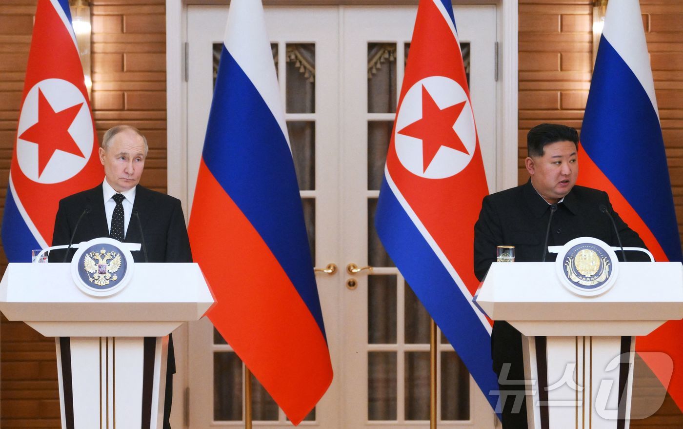 김정은 북한 노동당 총비서와 블라디미르 푸틴 러시아 대통령. 2024.06.20 ⓒ AFP=뉴스1 ⓒ News1 우동명 기자