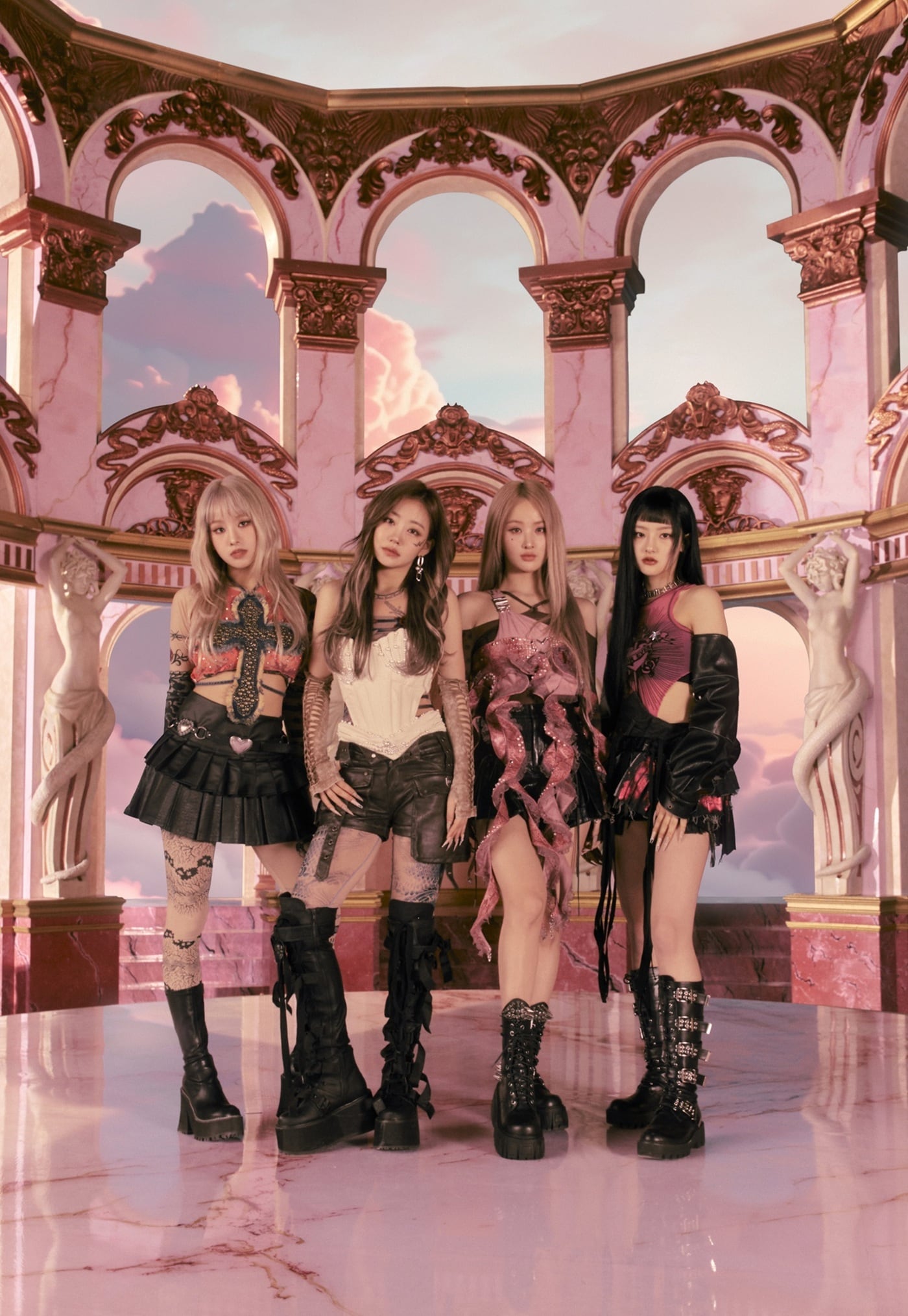 걸그룹 키스 오브 라이프의 나띠, 쥴리가 23일 고척 스카이돔에서 열리는 키움-롯데전 시구, 시타에 나선다. (키움 제공)