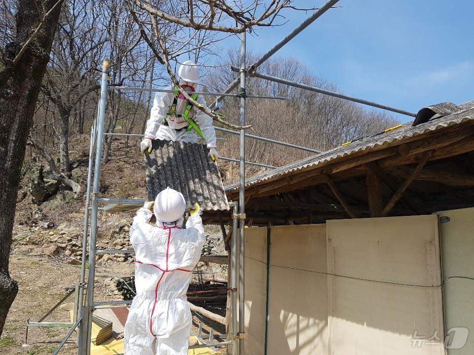전북자치도 진안군이 오는 28일까지 하반기 슬레이트 처리 지원 사업 신청을 받는다.(진안군제공)2024.6.23/뉴스1