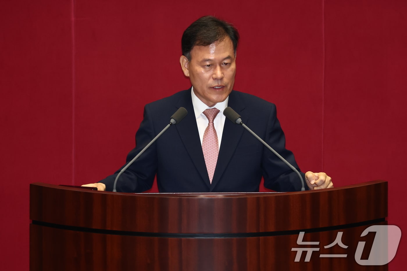 국회 정무위원장에 선출된 윤한홍 국민의힘 의원이 27일 오후 서울 여의도 국회에서 열린 제415회국회&#40;임시회&#41; 제3차 본회의에서 당선 소감을 밝히고 있다. 2024.6.27/뉴스1 ⓒ News1 김민지 기자