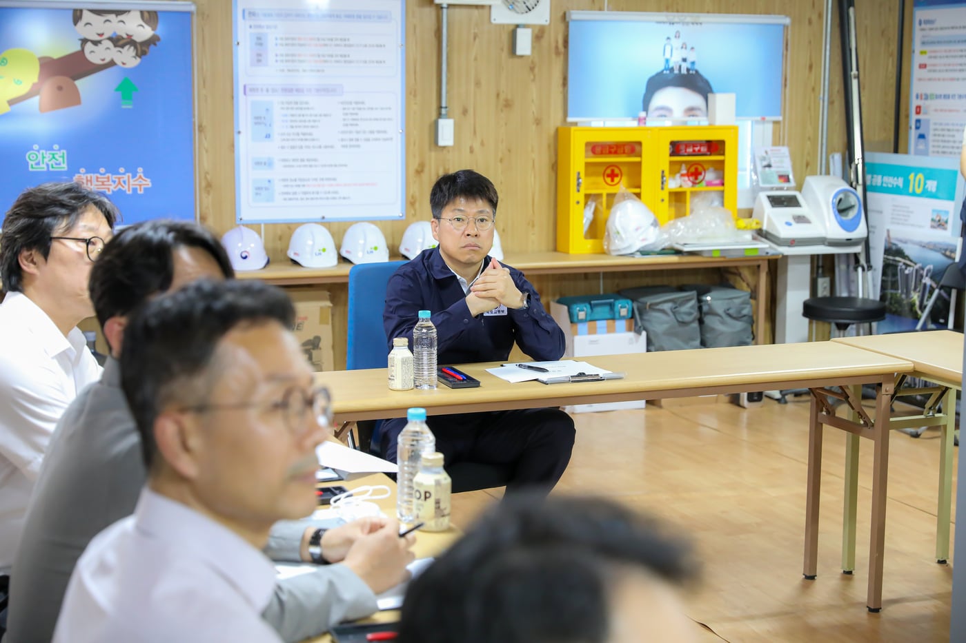 진현환 국토부 1차관이 27일 서울 동작구 수방사 공공주택 사업 현장을 방문해 한국토지주택공사&#40;LH&#41; 등 현장 관계자들로부터 사업 추진계획을 보고받고 있다./국토부 제