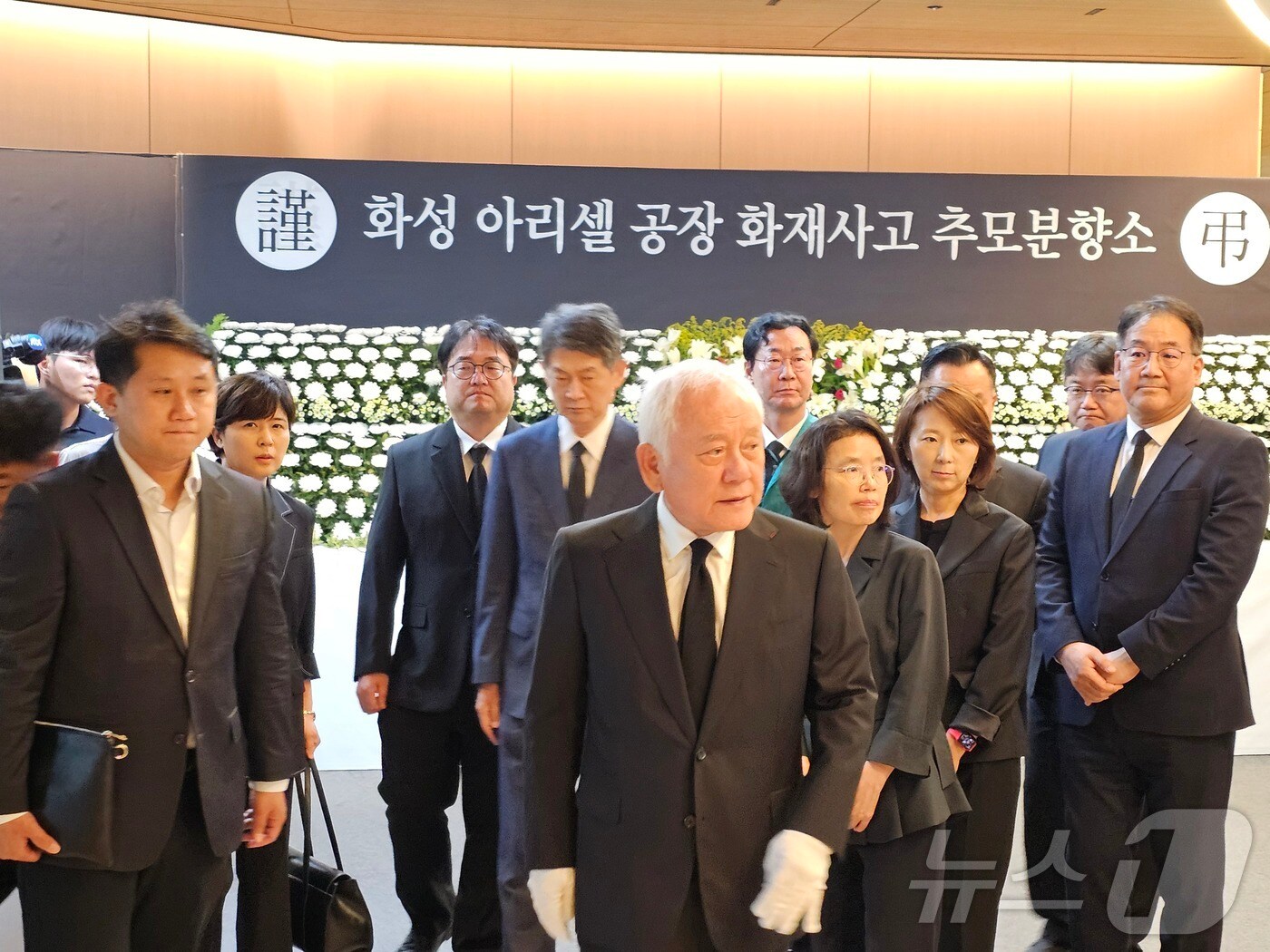 29일 오후 3시 50분쯤 김한길 국민통합위원장이 경기 화성시청 본관 1층에 마련된 추모분향소를 찾았다. 2024.6.29/뉴스1 ⓒ News1 김기현 기자