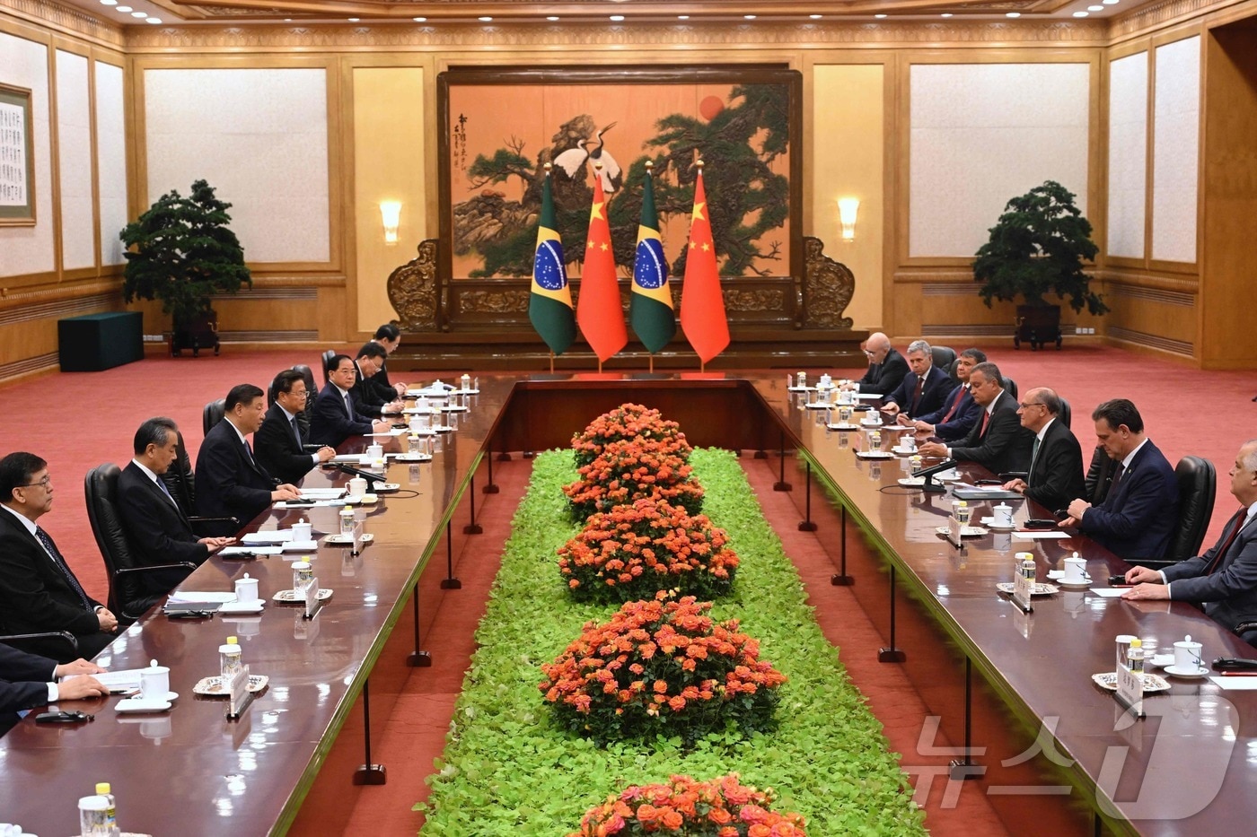 시진핑 중국 국가주석과 제라우두 아우키밍 브라질 부통령의 회담 사진. 2024.6.7ⓒ AFP=뉴스1