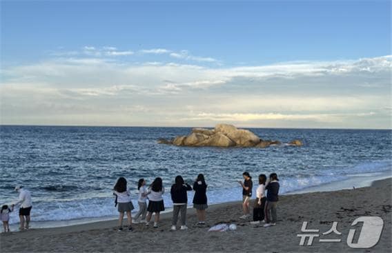 역대 바다꾸러기 활동 중 해양쓰레기 정화(한국해양재단 제공)