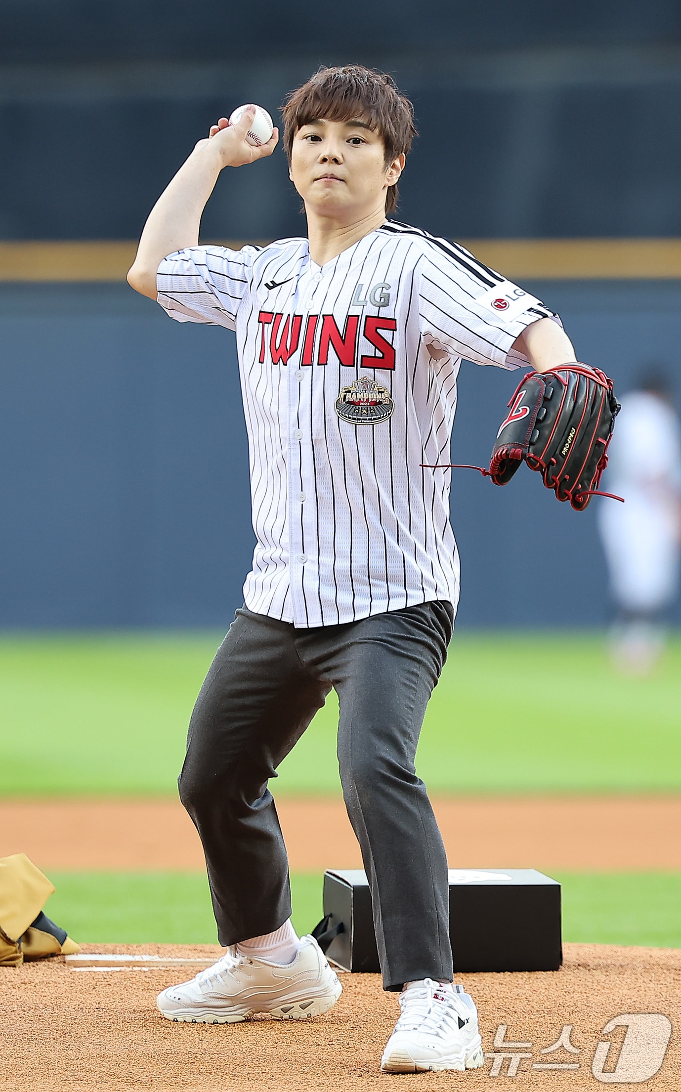 시구하는 마술사 최현우. 뉴스1 DB ⓒ News1 김진환 기자