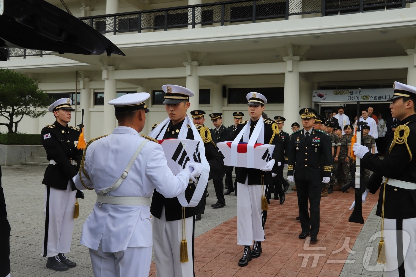 11일 육군 제31보병사단이 전북 임실 호국원에서 6‧25전사자 발굴유해 합동 영결식을 거행하고 있다.&#40;육군 31사단 제공&#41;2024.7.11/뉴스1