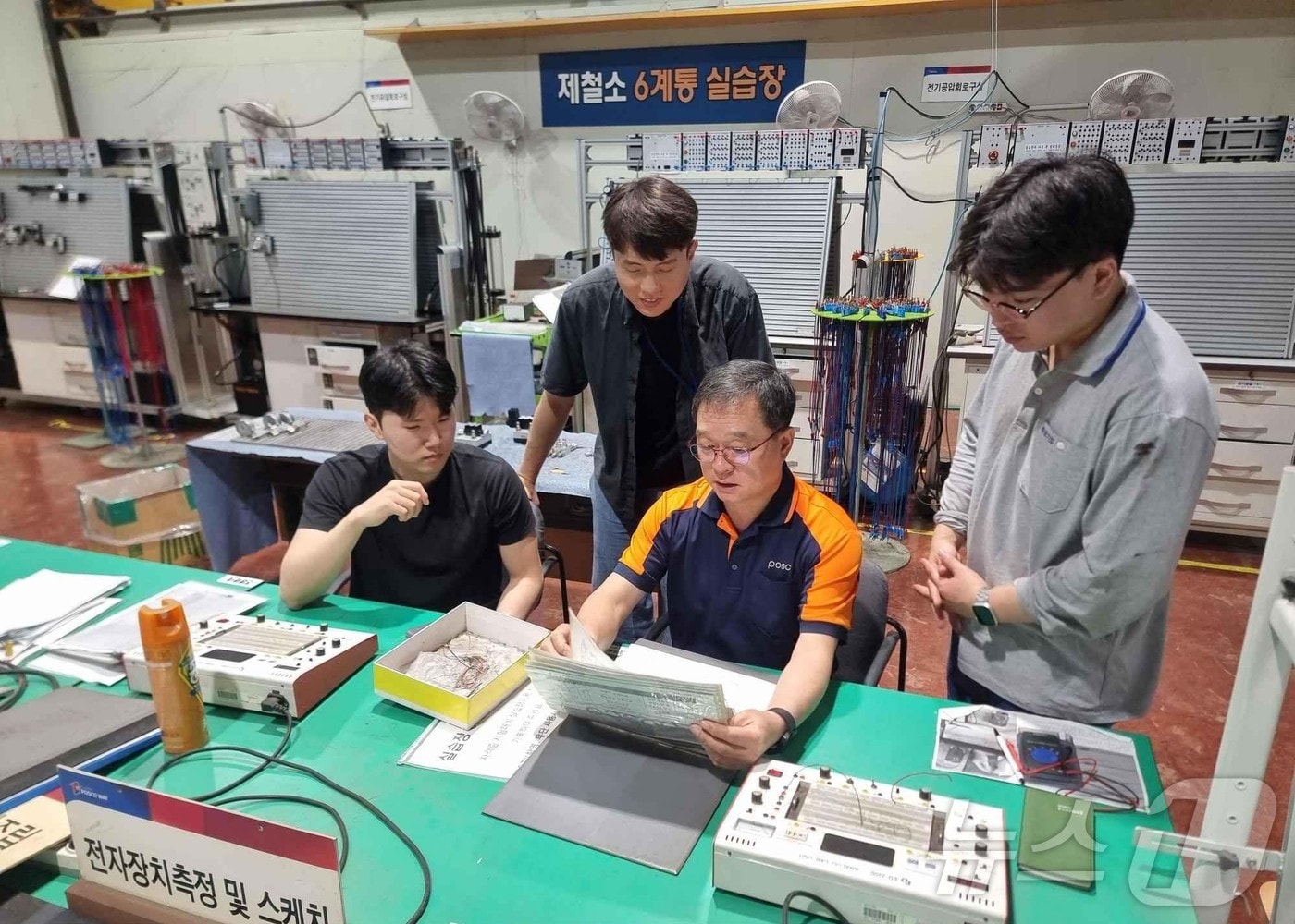 포스코 포항제철소는 15일 직원들의 국가 기술 자격증 취득을 지원하기 위해 실습장을 운영한다.(포스코 포항제철소 제공) 2024.7.15/뉴스1 