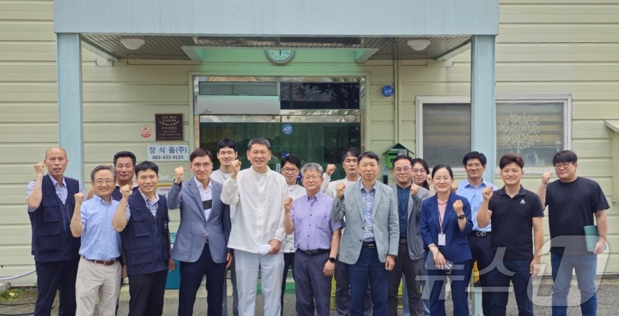 16일 전북자치도 진안군 연장리 제2농공단지에 소재한 ㈜참식품에서 킥오프 미팅(Kickoff meeting)을 가졌다.(진안군제공)2024.7.16/뉴스1